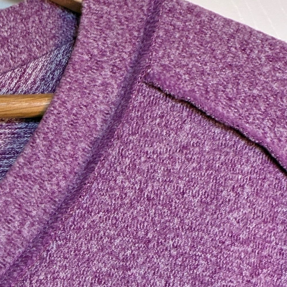 Universal Thread Heathered Purple V-Neck Tee - Picture 4 of 8